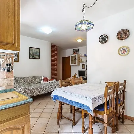 Jelena Apartman *